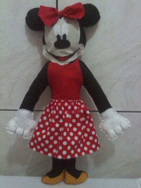 Minnie em pé